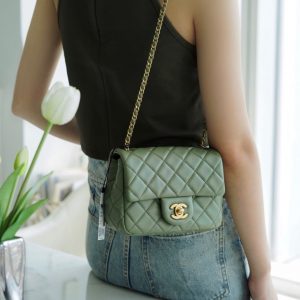 chanelCF金属球方胖子 抹茶绿香奈儿cf金属球方胖子上身图