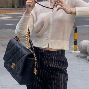 chanel 19bag经典黑chanel 19MAXL手袋香奈儿19包上身图