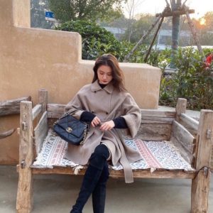 chanel 19bag手袋小号经典黑香奈儿19系列包包上身图