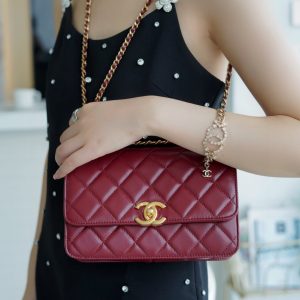 chanel香奈儿双金球cf mini 22cm酒红色上身图香奈儿女包