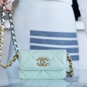 chanel2022早春19mini链条包 淡绿香奈儿链条手拿包