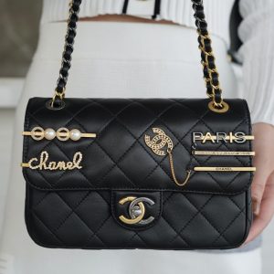 chanel2022新款CF徽章 黑色️香奈儿小号口盖包价格