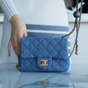 chanel 2022丹宁牛仔金属球方胖子香奈儿迷你口盖包尺寸