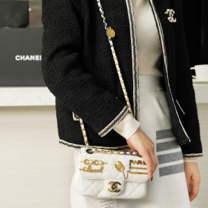 chanel 新款CF徽章mini白色️香奈儿迷你口盖包种草图