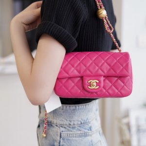 chanel CF金属球mini方胖子新枚红色上身图香奈儿女包