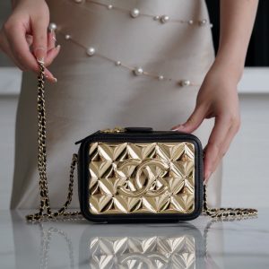 chanel秋冬新款镜面金属化妆包小号香奈儿化妆包多少钱一个