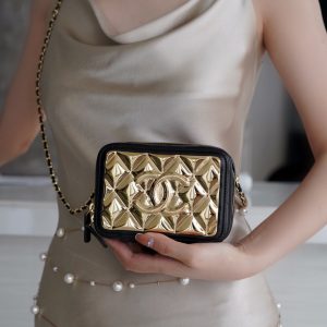 chanel秋冬新款镜面金属化妆包上身图香奈儿化妆包价格