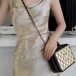 chanel香奈儿2022秋冬新款镜面金属化妆包大号种草图