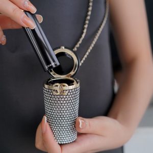 chanel2022秋冬新款 满钻口红包香奈儿永远的钻石包图片