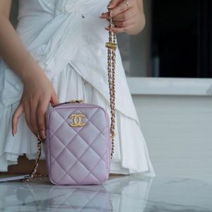 chanel秋冬新款子弹壳相机包珠光粉香奈儿竖版相机包价格