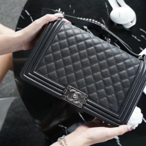 香奈儿Leboy黑色鱼子酱 银扣大号香奈儿女包包装图片