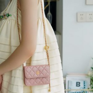 chanel 金属球腰包上身图香奈儿女士包包价格表官网报价