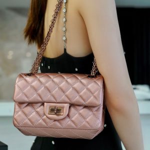 chanel 2022秋冬新色 Mini 2.55口盖包上身图香奈儿包包