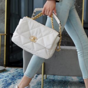 chanel 19bag仙女白中号上身图香奈儿女包官方网站旗舰店