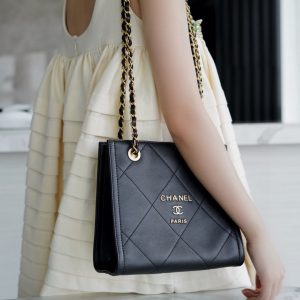 chanel秋冬新款 Tote购物袋上身图香奈儿包包官网订购