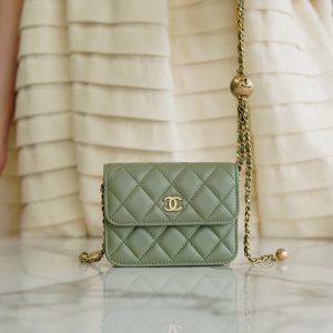 香奈儿金属球腰包奶油绿香奈儿金属球包官方价