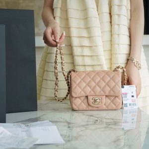 Tokyo, Japan chanelCF方胖子奶茶杏香奈兒女款包包