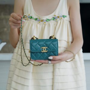 Malaysia 𝖢𝗁𝖺𝗇𝖾𝗅 高級手工坊 零錢包湖水綠香奈兒女款大包