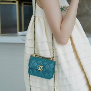 Malaysia  𝖢𝗁𝖺𝗇𝖾𝗅 高級手工坊零錢包 香奈兒女款大包上身圖