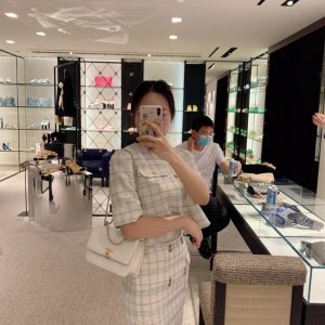 Indonesia 𝖢𝗁𝖺𝗇𝖾𝗅高級手工坊迷妳口蓋包香奈兒口蓋包上身圖