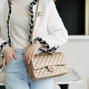 Britain chanel CF classic flap太空金上身圖香奈兒女款包包
