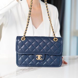Vancouver Canada chanel春夏豆腐包海軍藍香奈兒包包