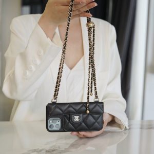Ottawa Canada chanel新款鏈條手機包上身圖香奈兒的包