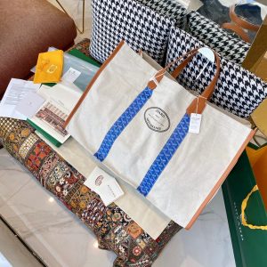 Kuwait Goyard戈雅超大方型沙灘包戈雅包包是什麽材質