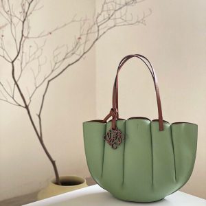 Qatar Doha LOEWE 托特包羅意威托特包哪個顏色好看