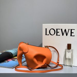 Australian Canberra LOEWE小象包羅意威的包包怎麽樣