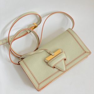 Seattle USA LOEWE Barcelona軟包羅意威三角包幾個號