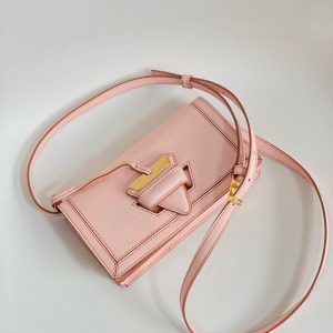 New York USA LOEWE Barcelona軟包羅意威三角包幾個號