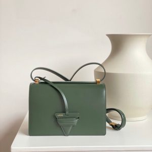 Newcastle UK Britain羅意威三角包loewe三角包真假辨別