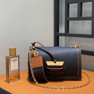 Southward London Britain羅意威三角包中號loewe三角包