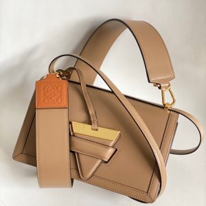 Thailand LOEWE Barcelona三角包羅意威女包新款圖片