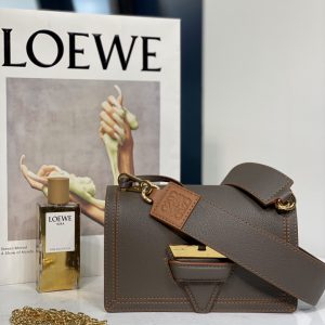 Vietnam  Hanoi羅意威三角包中號LOEWE Barcelona繫列