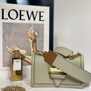 Hong Kong LOEWE三角包中號羅意威 loewe官網女包