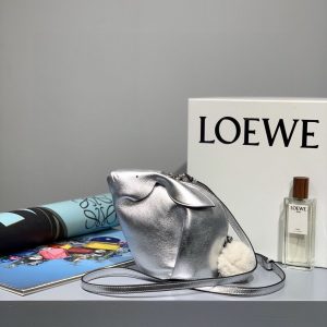 United Arab Emirates LOEWE 小兔子羅意威小兔子包包