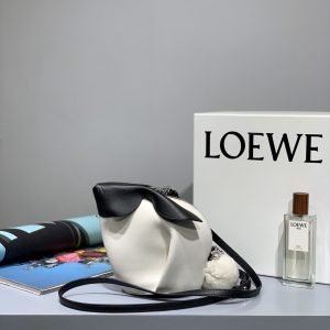Britain LOEWE Bunny小兔子羅意威 兔子包羅意威包包官網