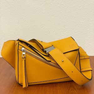 Qatar Doha LOEWE Puzzle腰包羅意威puzzle是什麽意思