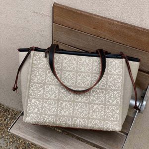 Toronto Canada  LOEWE Cushion Tote購物袋羅意威包袋