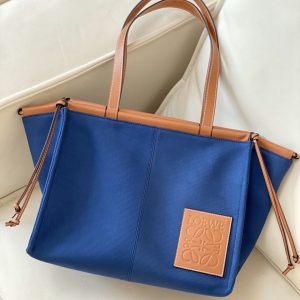 Vancouver Canada LOEWE Cushion Tote購物袋羅意威