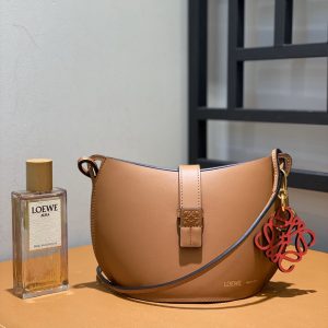 Seattle USA LOEWE moulded bucket羅意威水桶包街拍