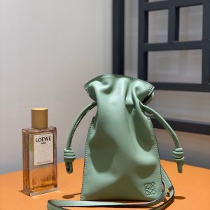 Cambridge UK Britain LOEWE Flamenco小福袋手機包