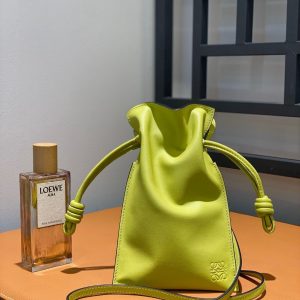 The city of London UK Britain 羅意威小福袋手機包黃色