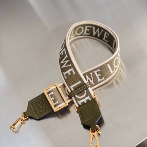 Newcastle UK Britain羅意威字母肩帶LOEWE肩帶怎麽弄