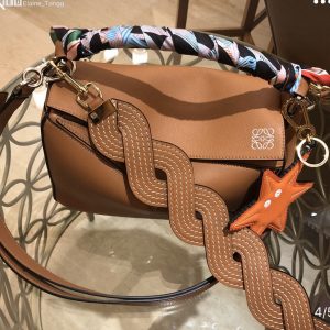 Southward London Britain LOEWE肩帶羅意威會有膠水嗎