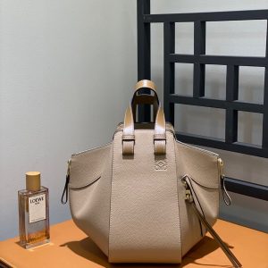 Liverpool UK Britain LOEWE Hammock bag吊床包羅意威