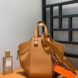 Indonesia LOEWE Hammock bag吊床包羅意威官網