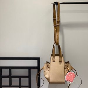 Australia  LOEWE Hammock Drawstring 抽繩吊床包